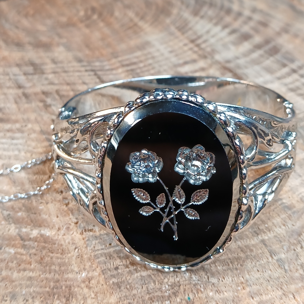 Whiting Davis Vintage Flower Cameo Hinged Bracelet 79$